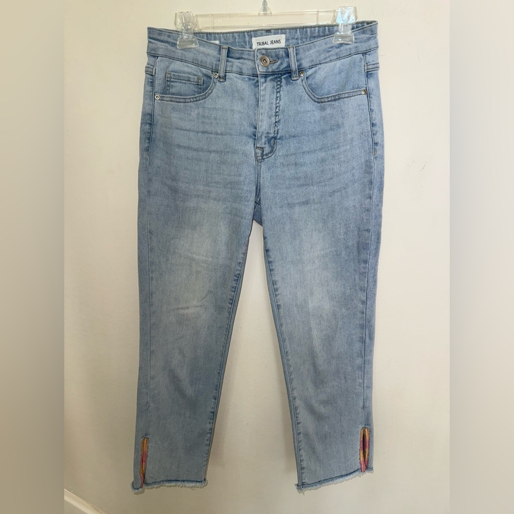 Tribal Embroidered Side-Slit Audrey Capri Jeans 8 - Picture 5 of 9
